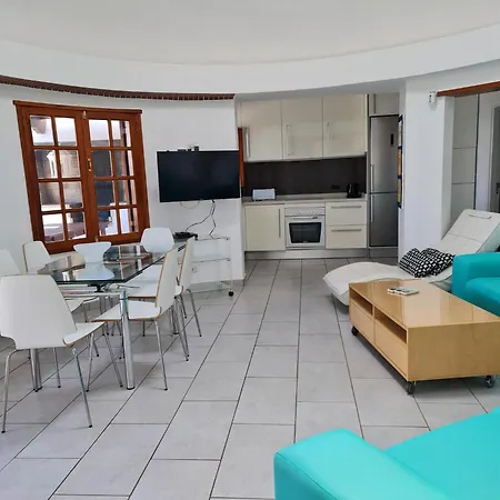 Fuer 8 Personen Ca 160 M Sup2 In Puerto Del Carmen, Lanzarote Suedkueste Von Lanzarote Casa de Férias *